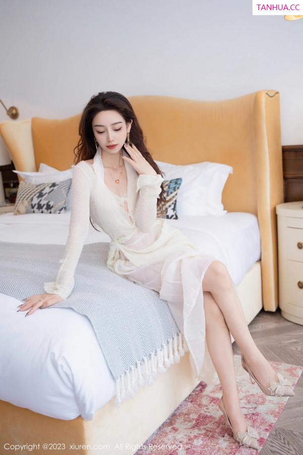   [XiuRen]高清写真图 2023.11.14 No.7658 苏曼兮 长裙美腿第6张图片